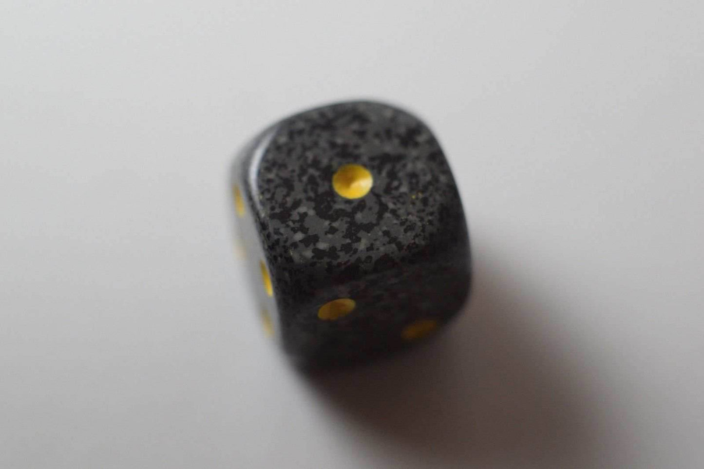 Urban Camo Speckled 16mm D6 Pipped | Sold Per Die (Black/Grey/Yellow) - 