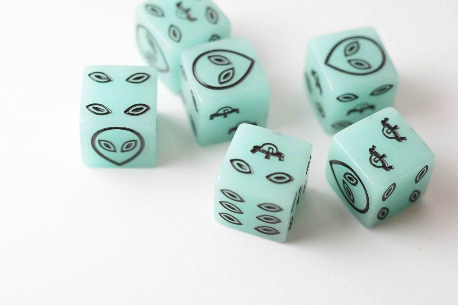 NEW Green Dice with Black Aliens GLOWS Dice 6 Sided Bunco RPG D6 16mm Roll - 