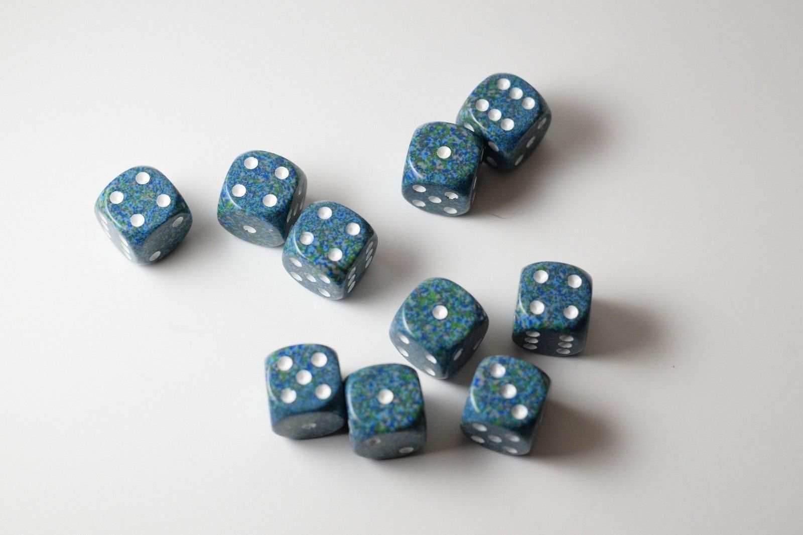 Sea Speckled 16mm D6 Pipped | Green/Blue/White (sold per die) - 