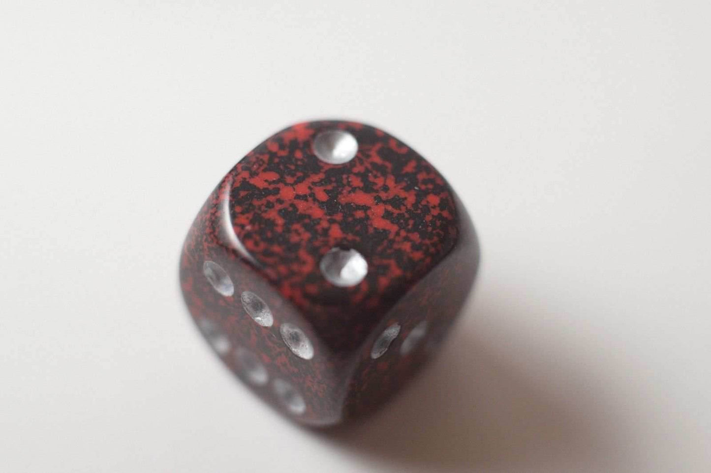 Silver Volcano Speckled 16mm D6 Pipped - 