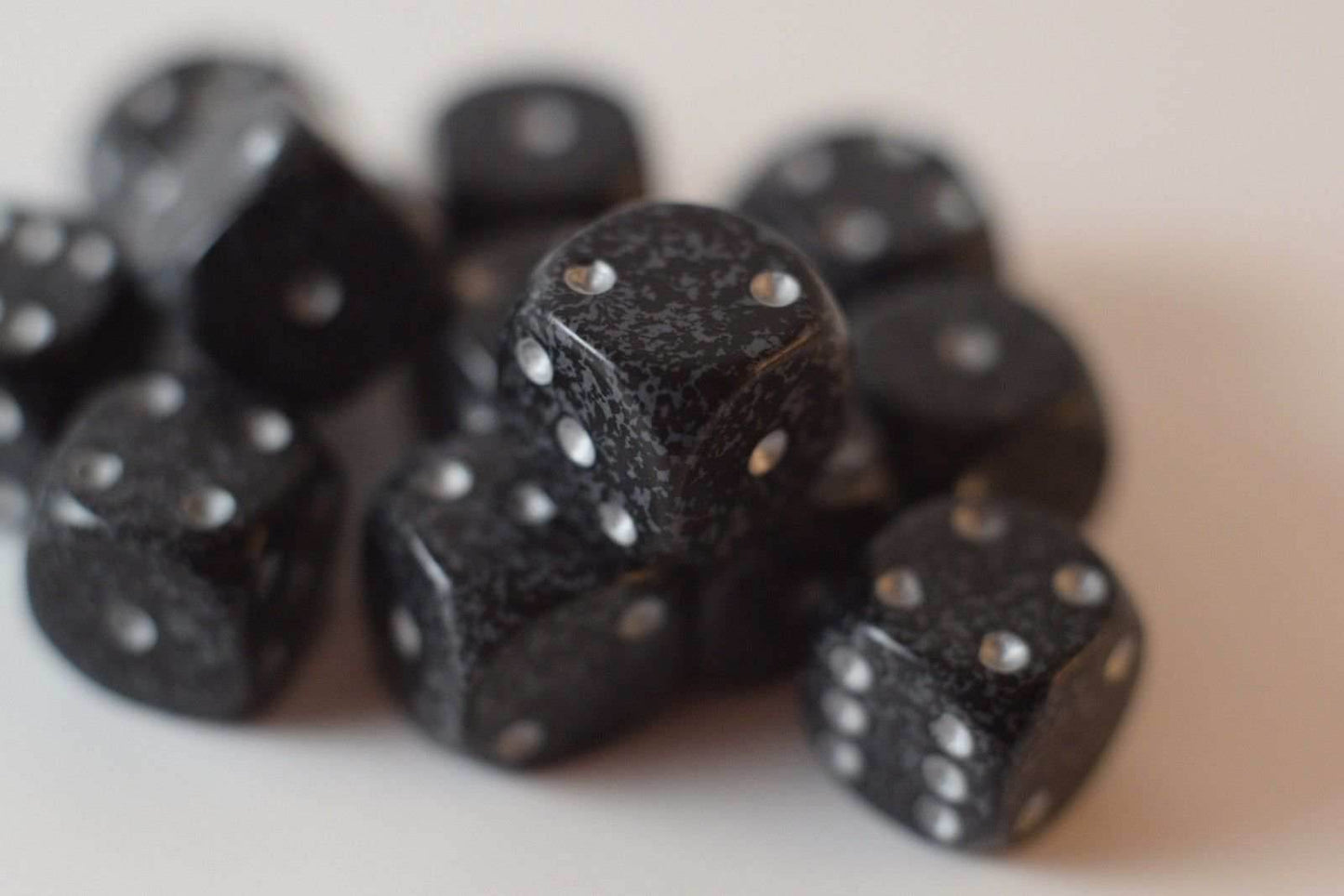 Ninja Speckled 12mm D6 Pipped - 