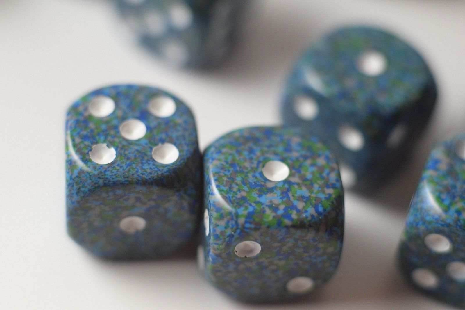 Sea Speckled 16mm D6 Pipped | Green/Blue/White (sold per die) - 