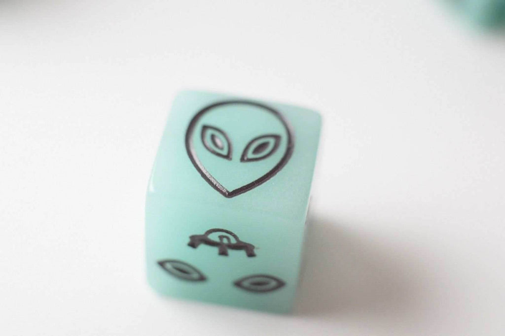 NEW Green Dice with Black Aliens GLOWS Dice 6 Sided Bunco RPG D6 16mm Roll - 