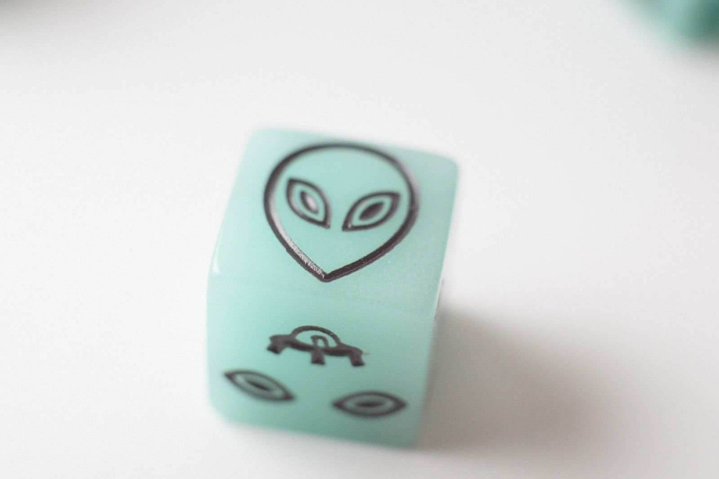 NEW Green Dice with Black Aliens GLOWS Dice 6 Sided Bunco RPG D6 16mm Roll - 