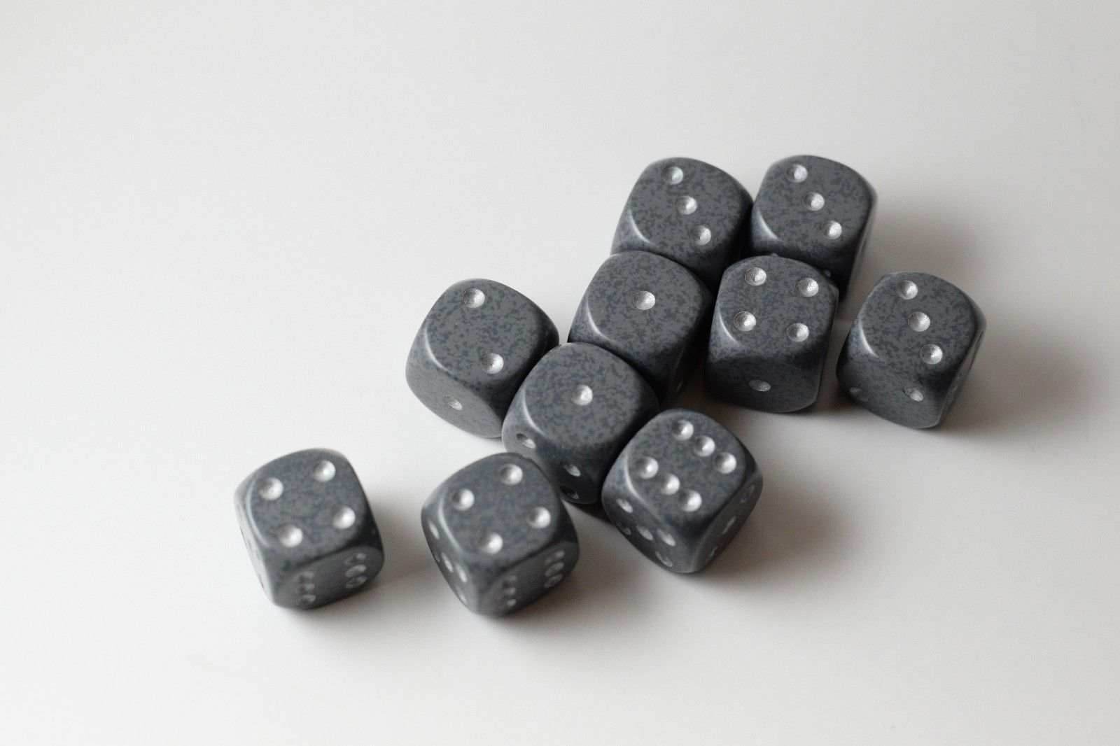 Hi-Tech Speckled 16mm D6 Pipped | Grey/Silver (sold per piece) - 