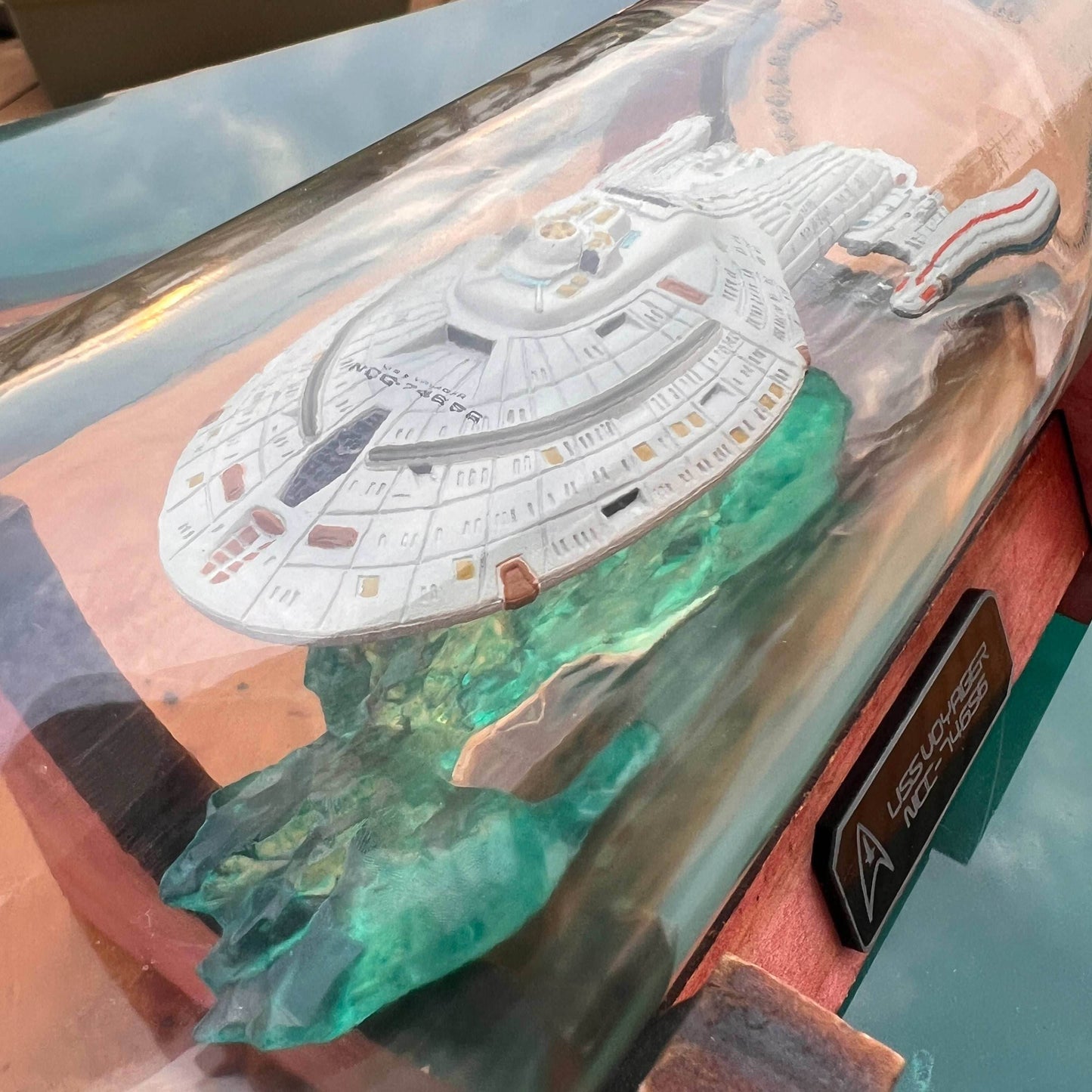 Star Trek NCC-74656 Voyager in a Bottle - 