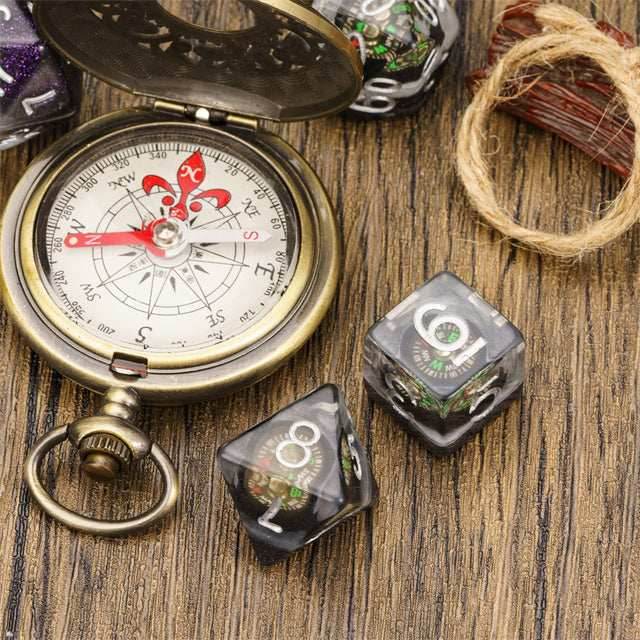 Compass Dice 7-Dice Set Clear w/ Moving Compass Inside Glitter Base Dnd - 