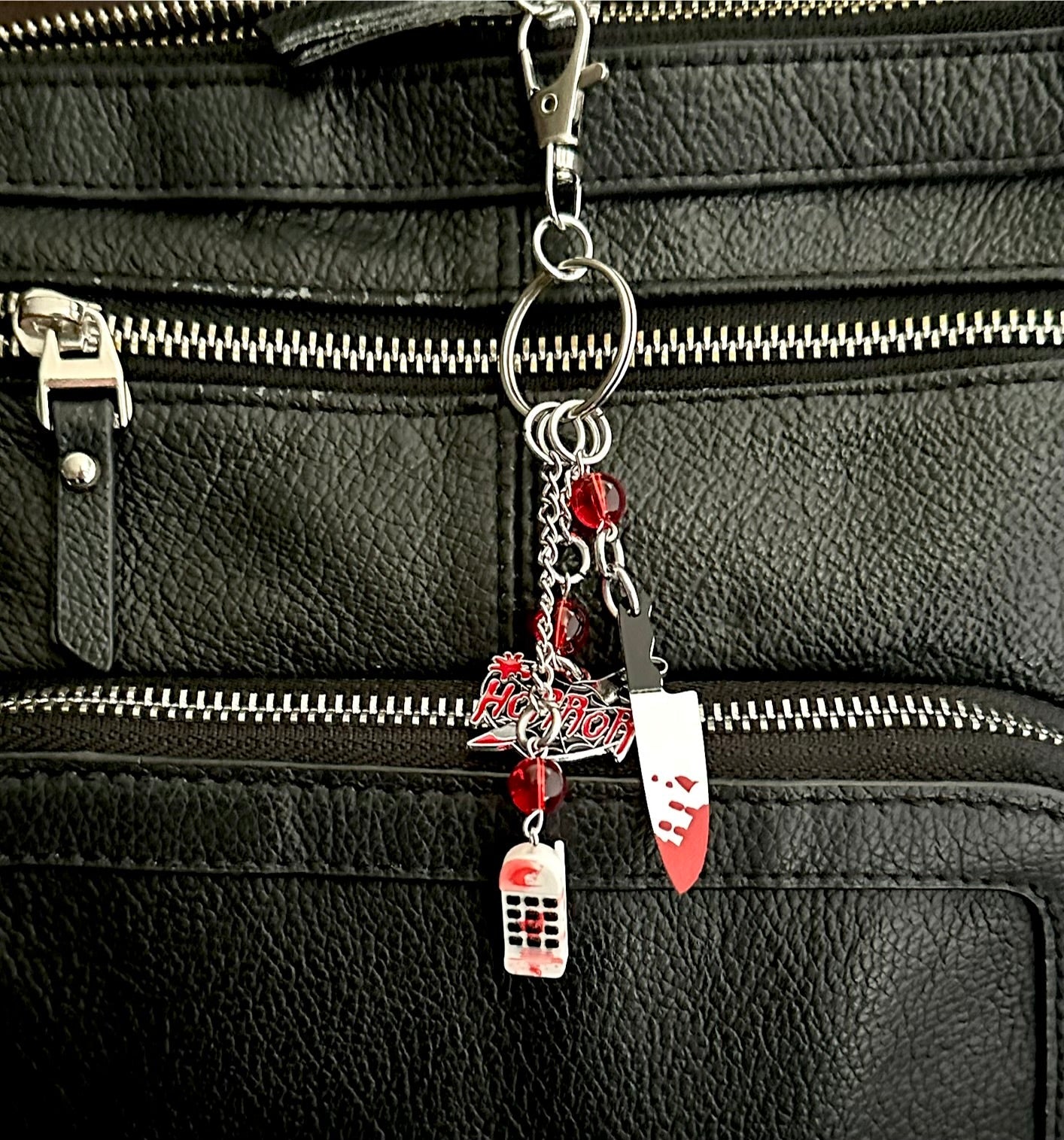 90s Slasher Bloody Phone & Knife Keychain - Retro Horror Movie Fan Bag Charm
