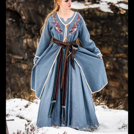 Manteau d’inspiration Viking en laine bleue pour femme | Broderie Urnes
