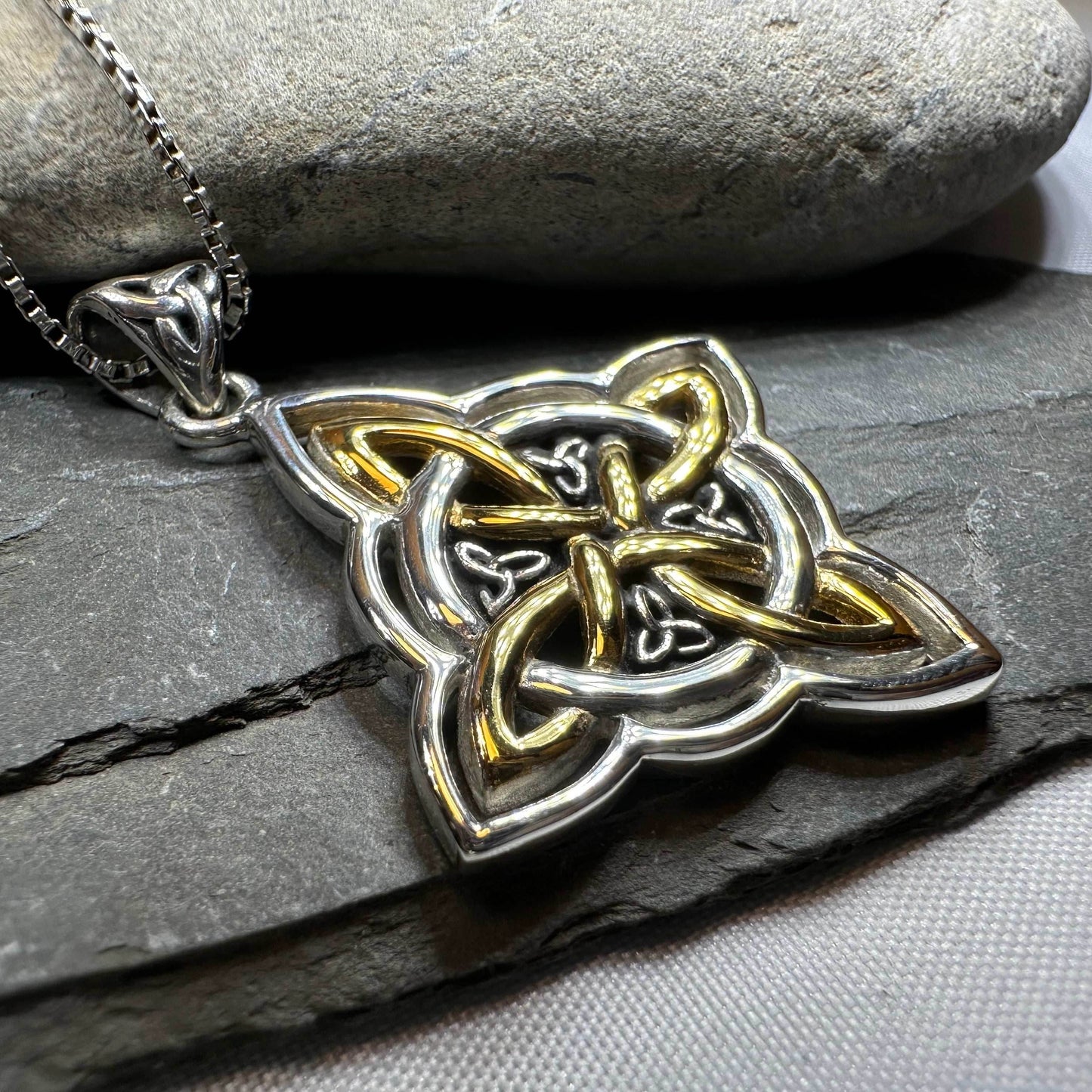 Classic Quaternary Knot Necklace - 18