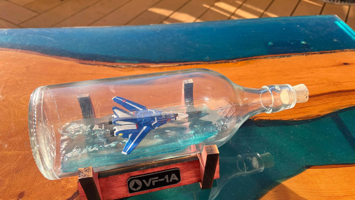 Macross Robotech Max Sterling VF-1A in a Bottle - With Stand