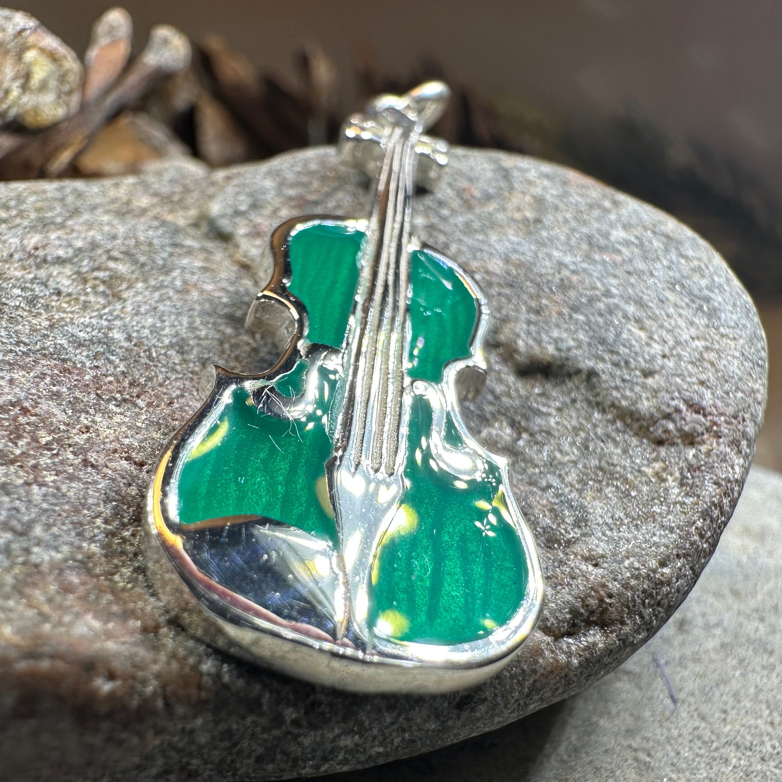 Realistic Fiddle Necklace