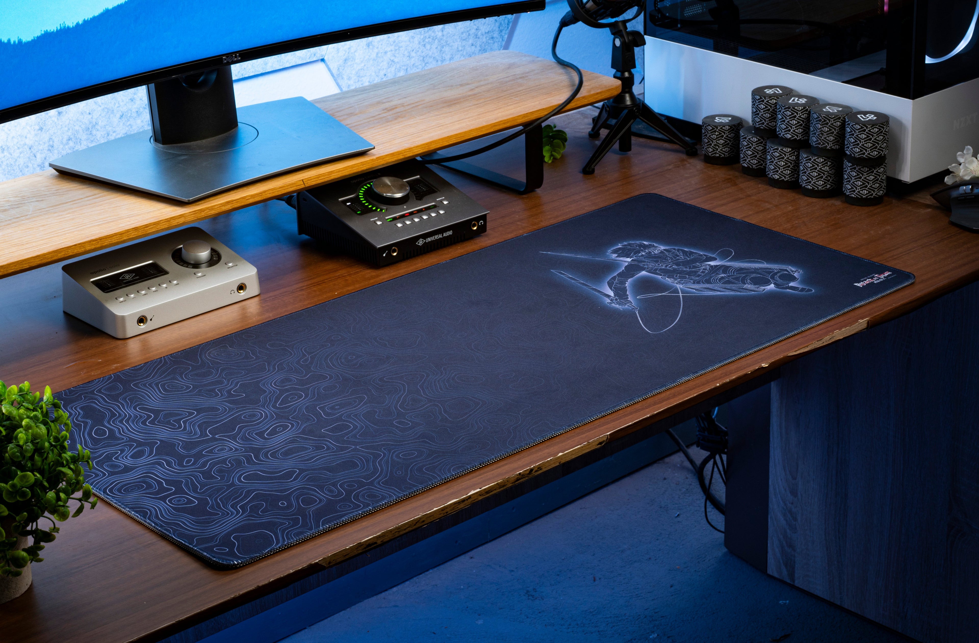 Attack on Titan Topo Desk Mat