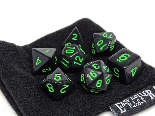 Collection de dés noirs opaques avec numérotation verte - Ensemble de 7 pièces