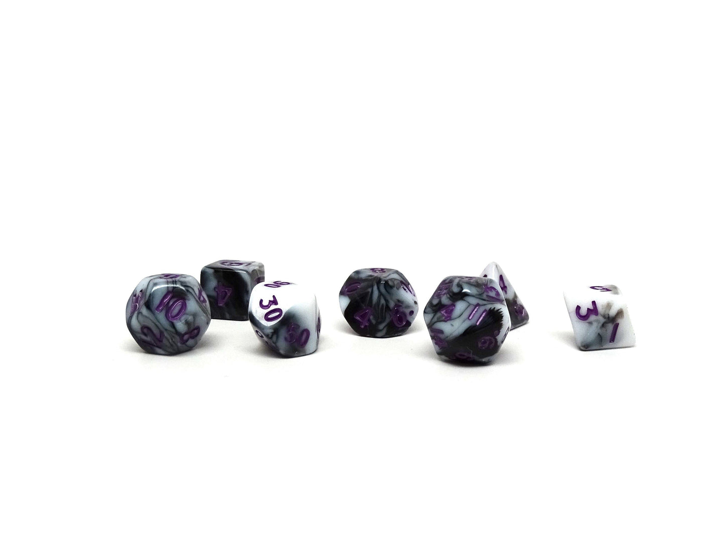 Jeu de mini dés marbrés de 10 mm avec numérotation violette