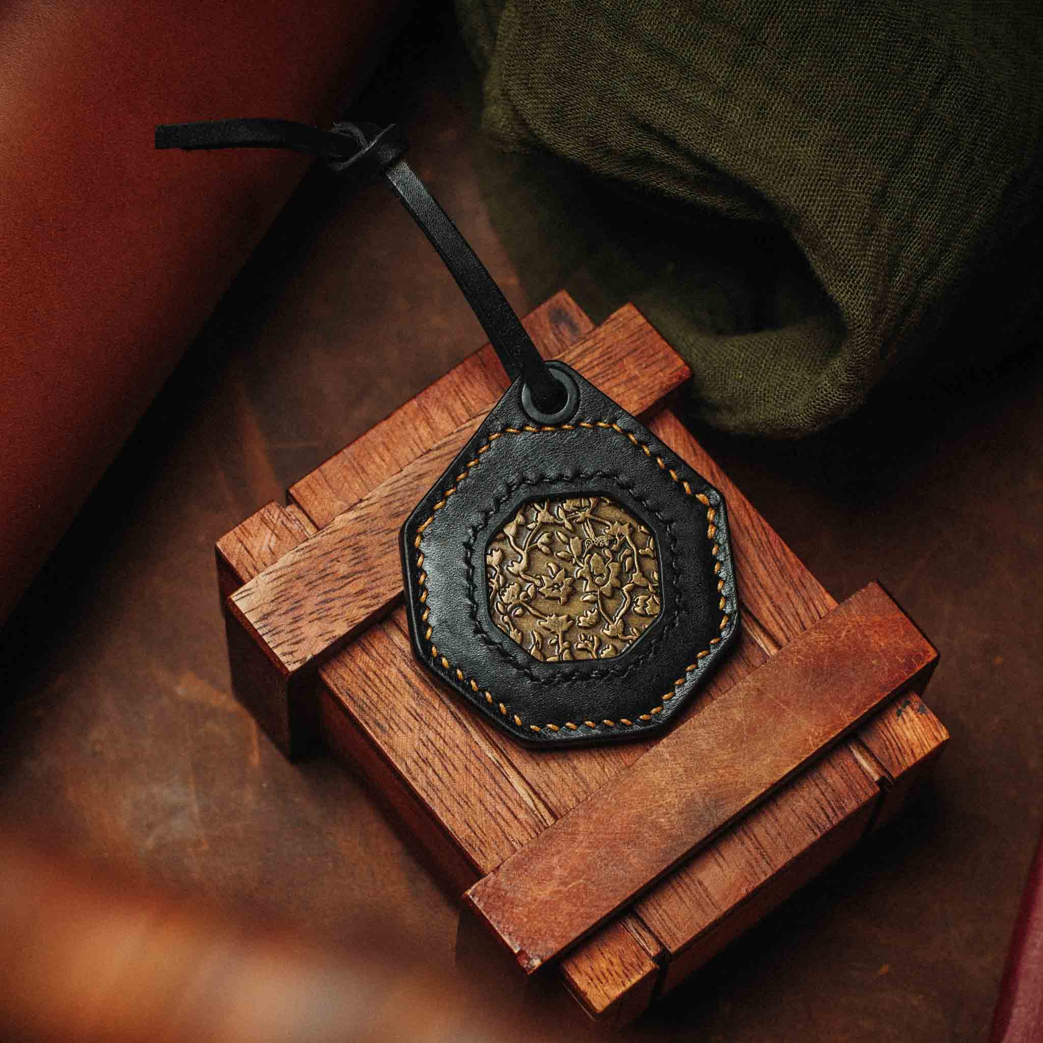 Peso Pocket v4 Plus – Octagonal Coin Holder | Pirate Goods