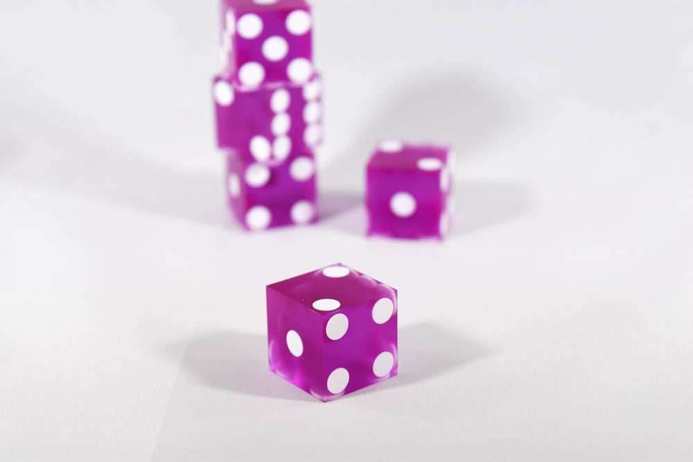 Purple Casino Dice d6 19mm Razor Edge No Serial Numbers or Names Clean - 1 Die