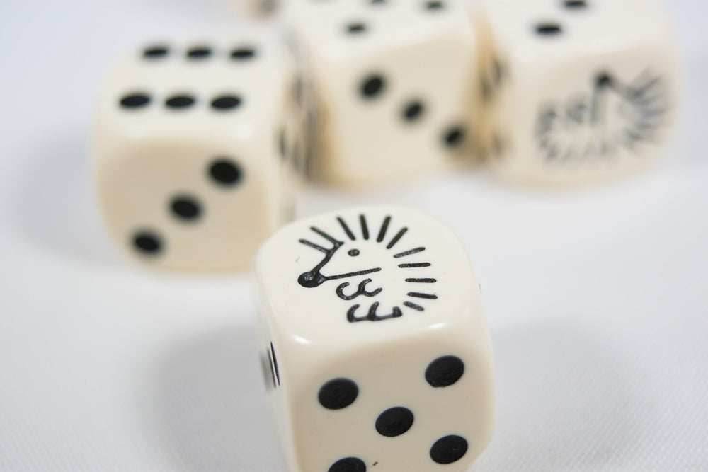 Hedgehog Opaque Dice 16mm D6 Koplow Dice - with Black Pips - 1 Die