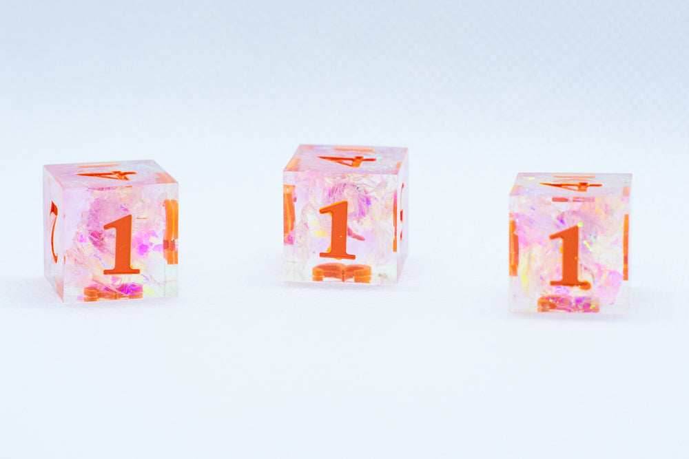 Nectar Sharp Edge Resin d6-Dice (Clear Shimmer w/ Orange Numbers) [subtle imperfection] - 
