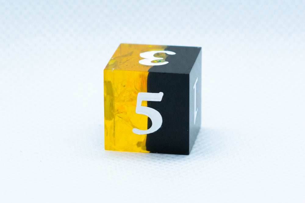 Infection Sharp Edge Resin d6/d20-Dice (Black & Yellow w/White Numbers) [subtle imperfection] - d6