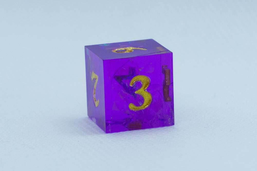 Pinnacle of Purple Sharp Edge Resin d6 / d20-Dice (Purple w/ Gold Numbers) - d6 IMPERFECT