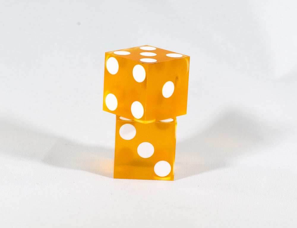 Orange Saffron Casino Dice d6 19mm Razor Edge No Serial Numbers or Names Clean - 1 Die