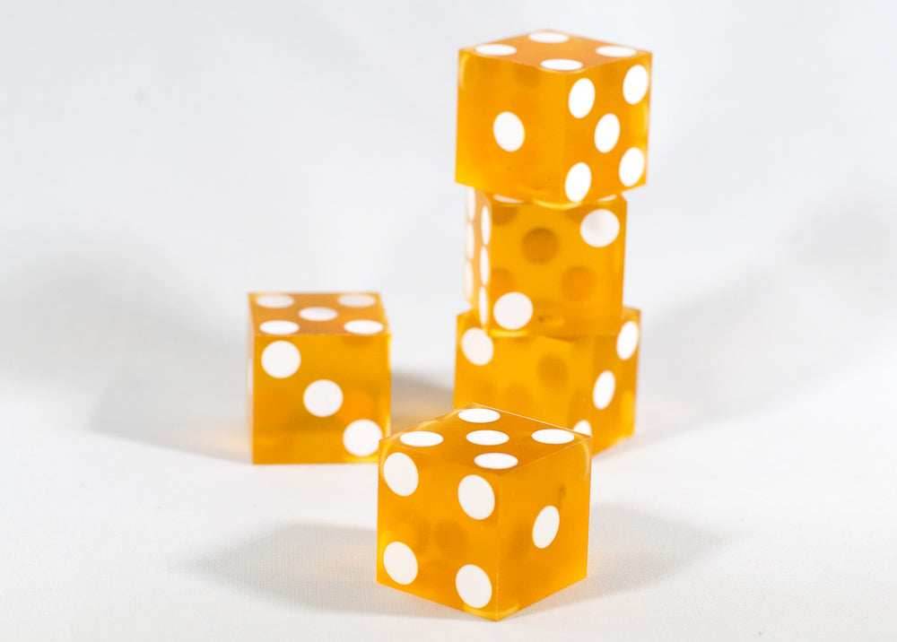 Orange Saffron Casino Dice d6 19mm Razor Edge No Serial Numbers or Names Clean - 1 Die