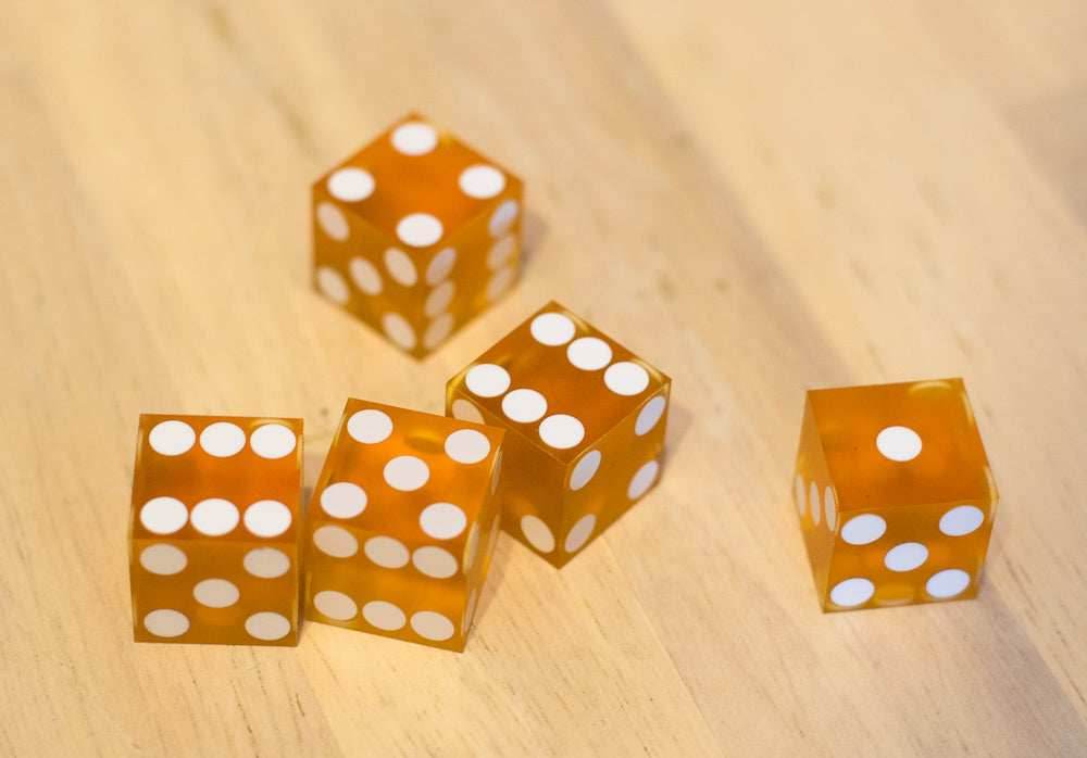 Orange Saffron Casino Dice d6 19mm Razor Edge No Serial Numbers or Names Clean - 1 Die