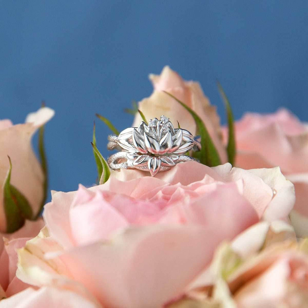 Disney X RockLove DISNEY THE PRINCESS AND THE FROG Tiana Water Lily Stacker Rings - Yellow Gold Plated / Size 5
