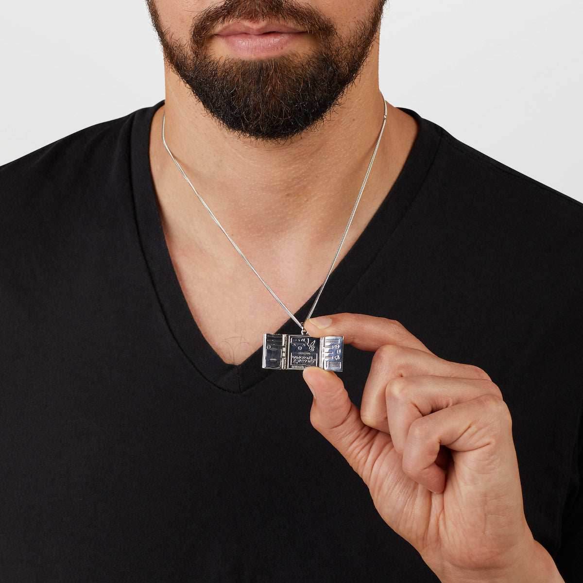 Dungeons and Dragons X RockLove Dungeon Master Game Screen Necklace - 