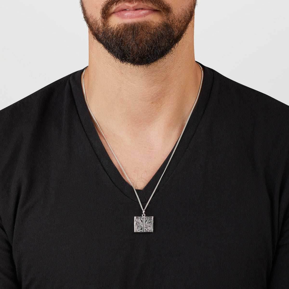 Dungeons and Dragons X RockLove Dungeon Master Game Screen Necklace - 