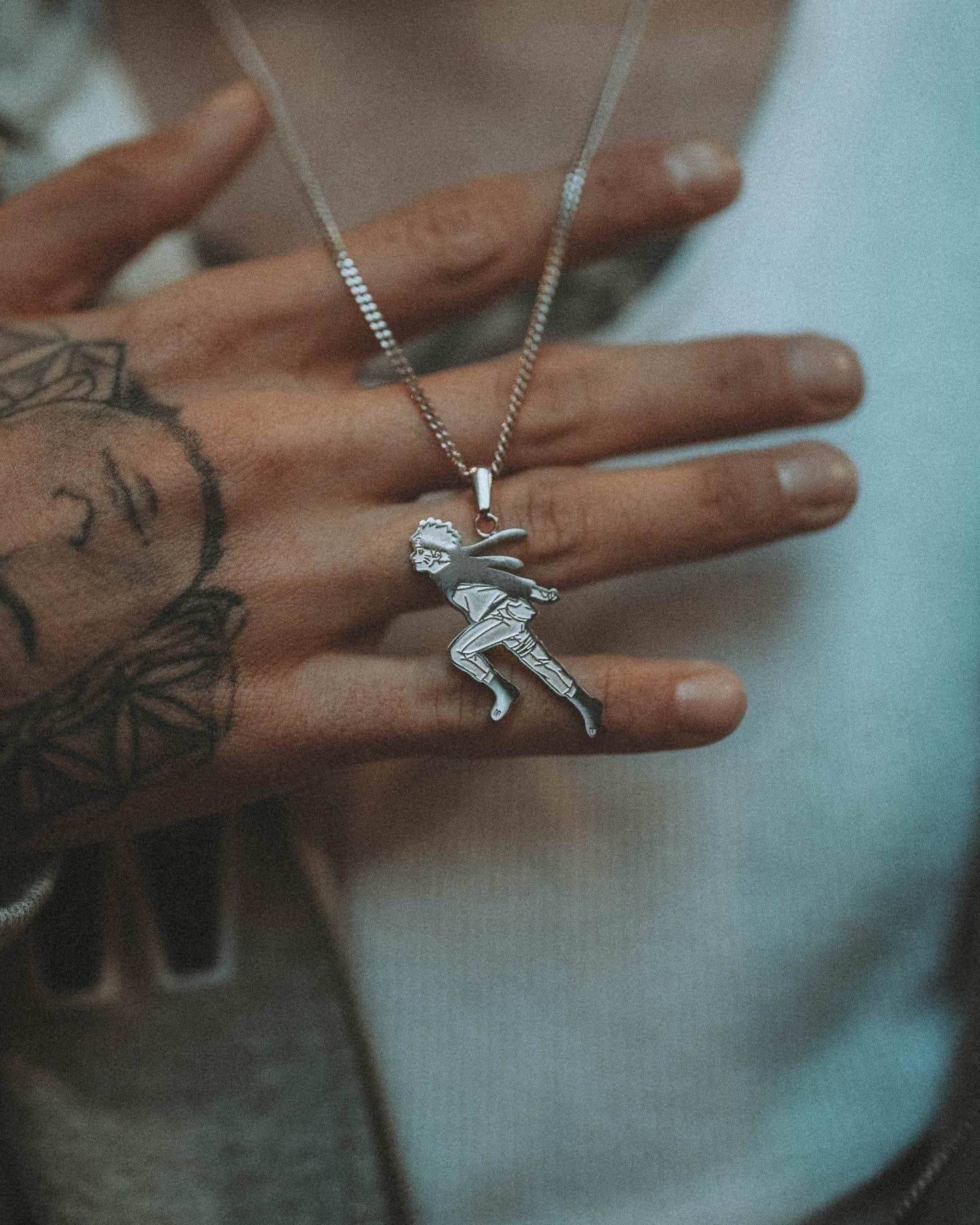 Naruto™ Run Necklace - Chrome