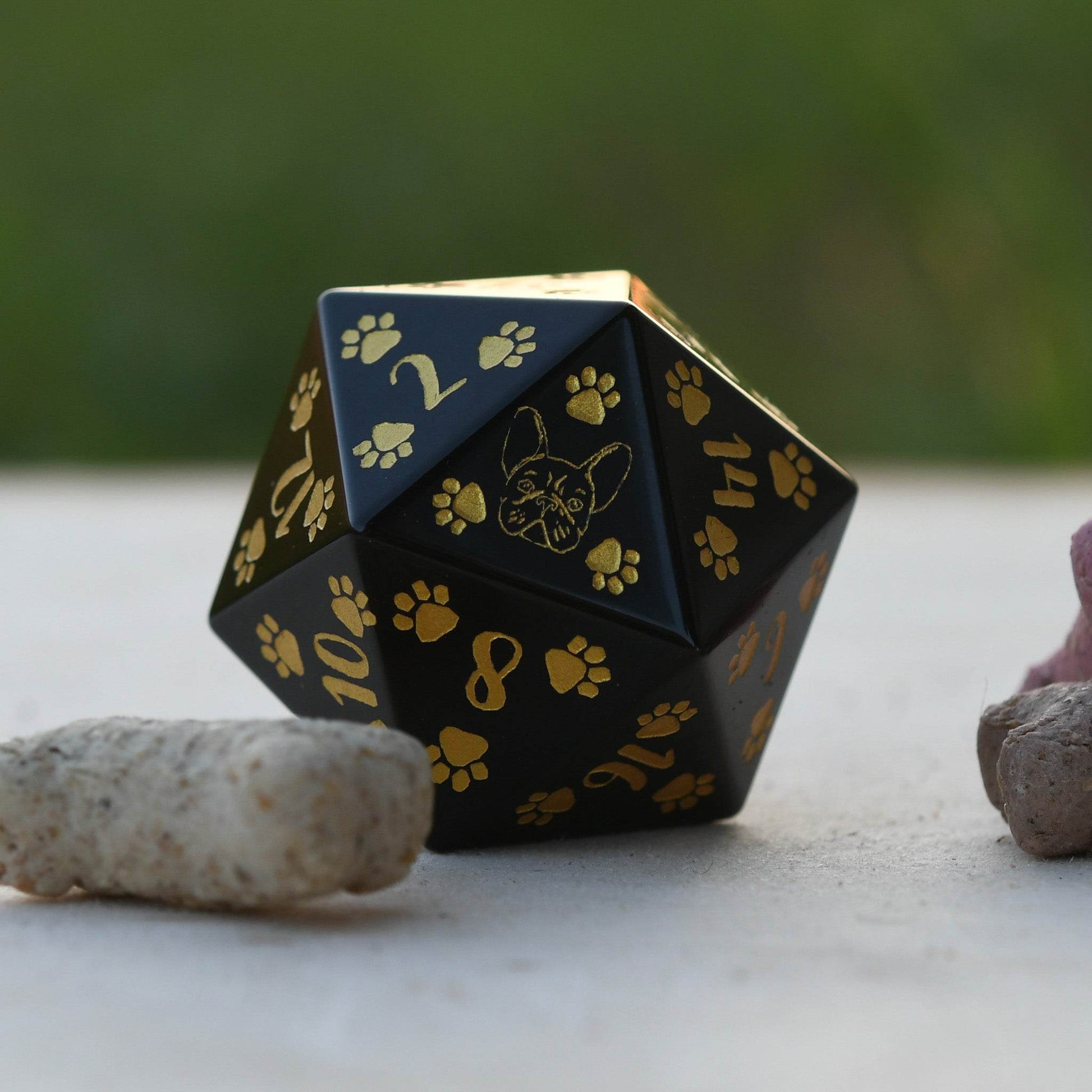 Frenchie Puppy Paws Obsidian 30mm D20 - 