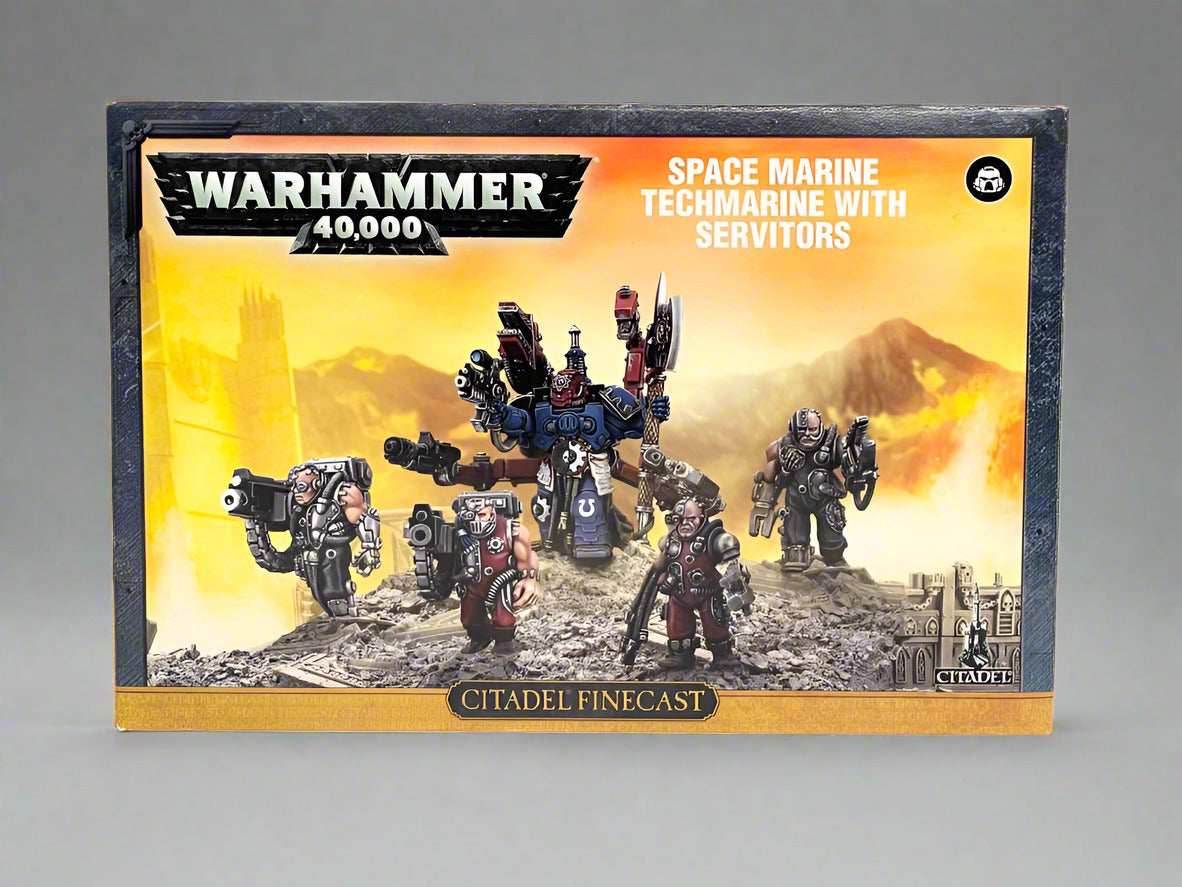 Warhammer 40K: Space Marines - Techmarine with Servitors - 