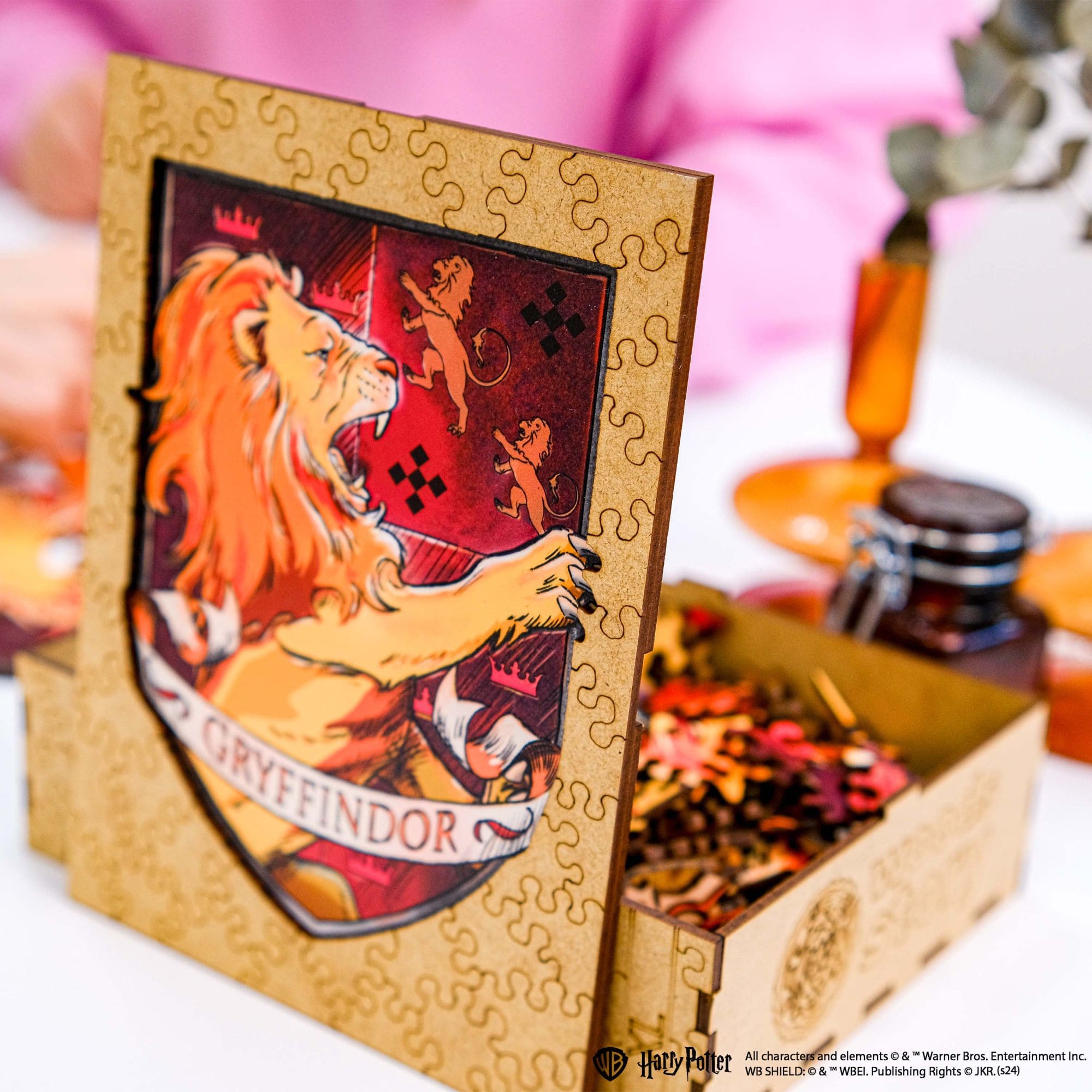 Wooden jigsaw puzzle Harry Potter Gryffindor™ Gameplay