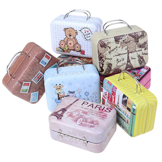 Mini maleta de Metal a la moda para muñecas, juguetes en miniatura, baúl, decoración para casa de muñecas, bolso de muñeca con caja de joyería pequeño y encantador