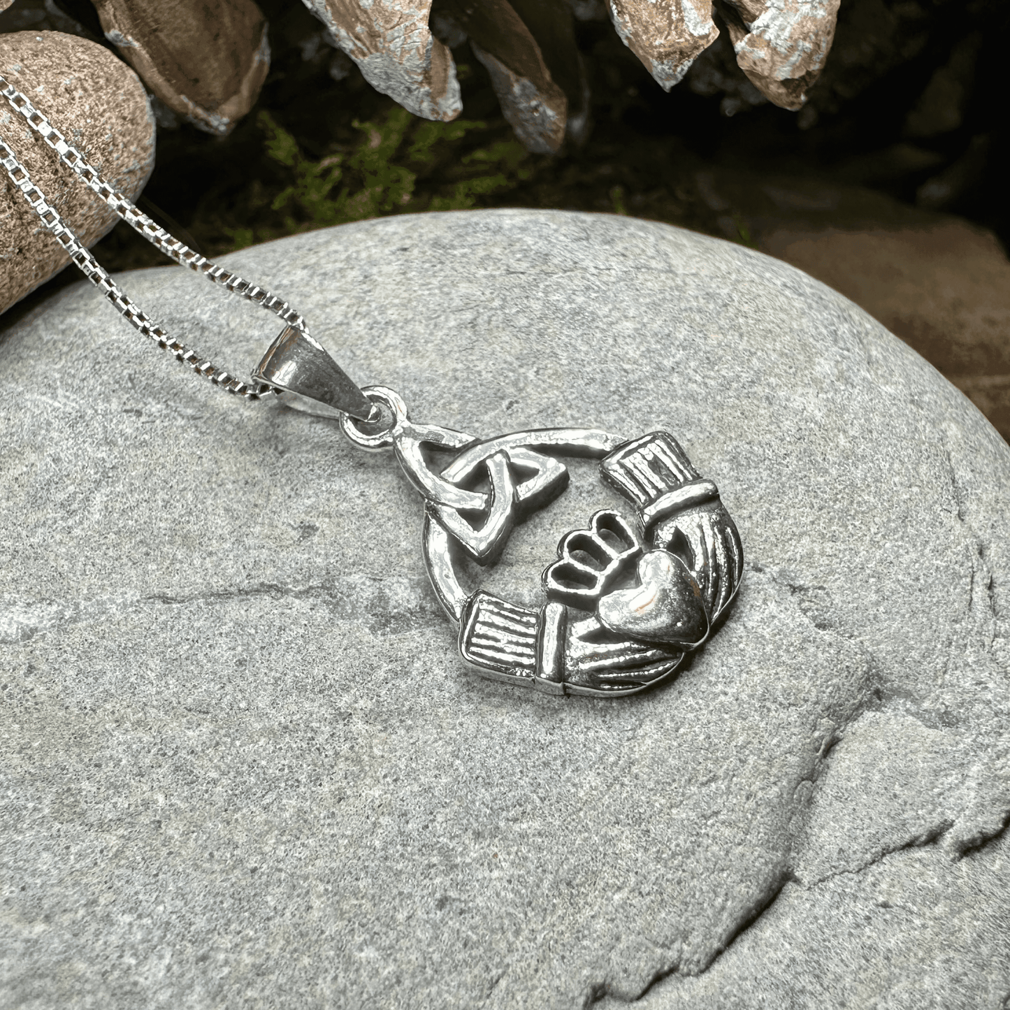 Ireland Claddagh Necklace - 18