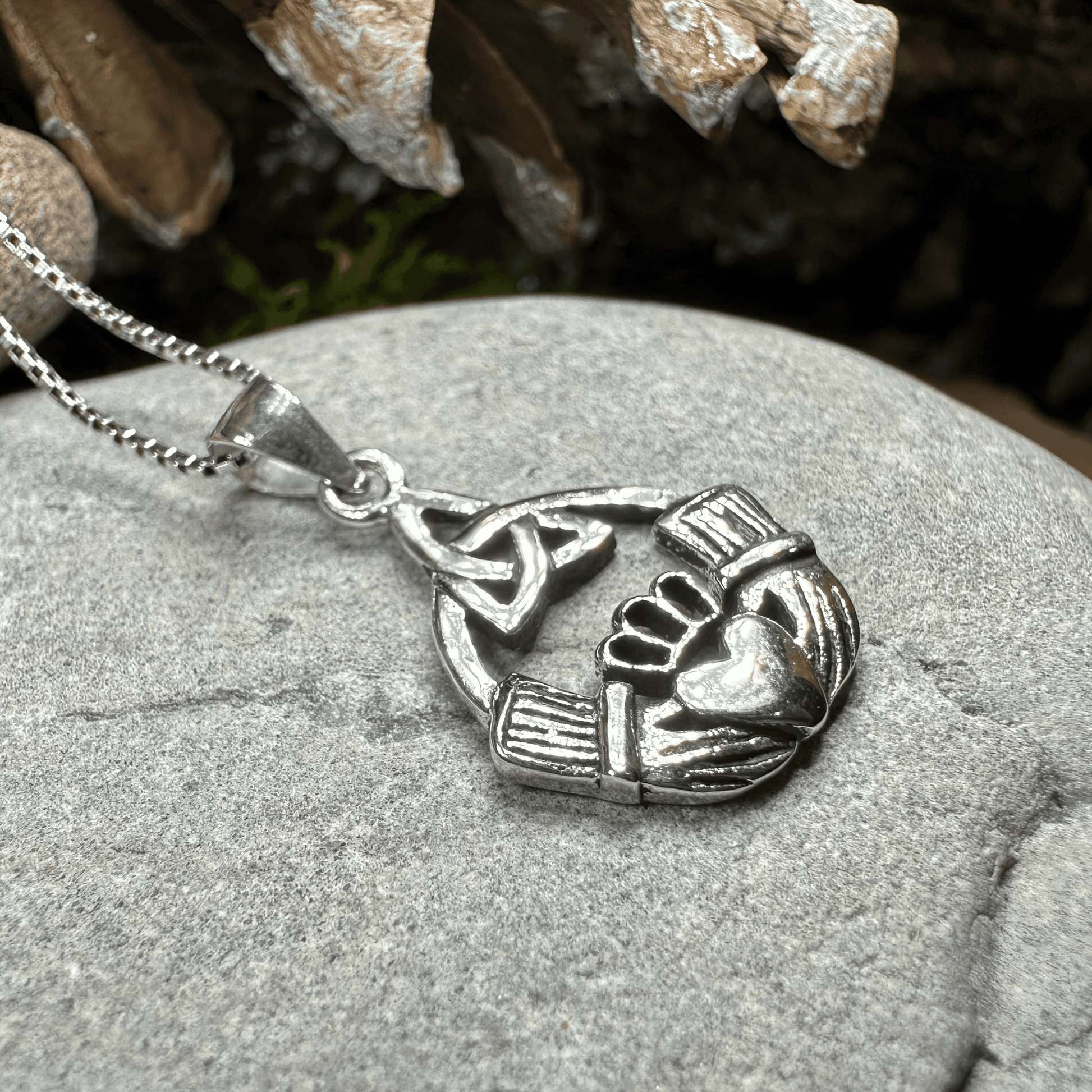 Ireland Claddagh Necklace - 18