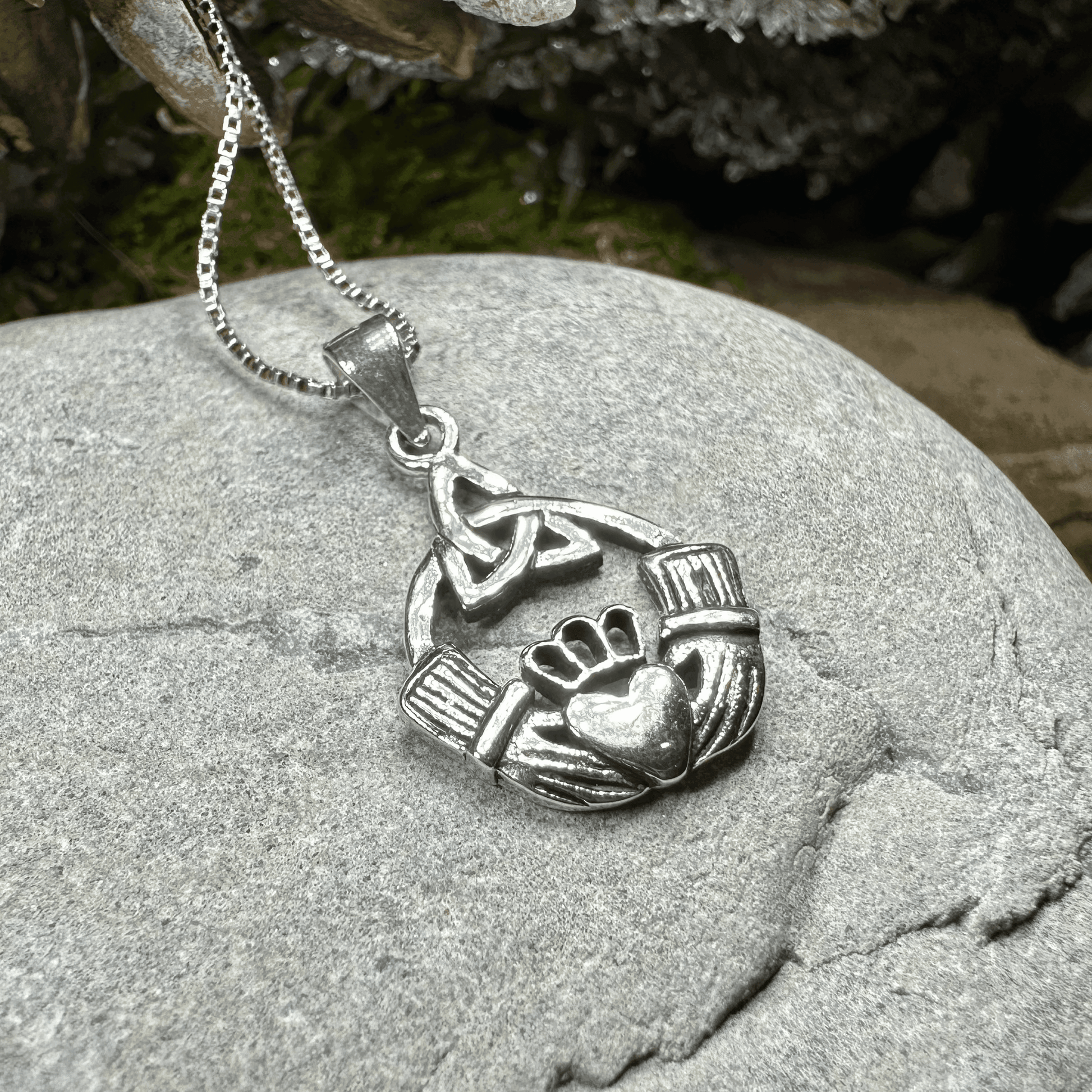 Ireland Claddagh Necklace - 18