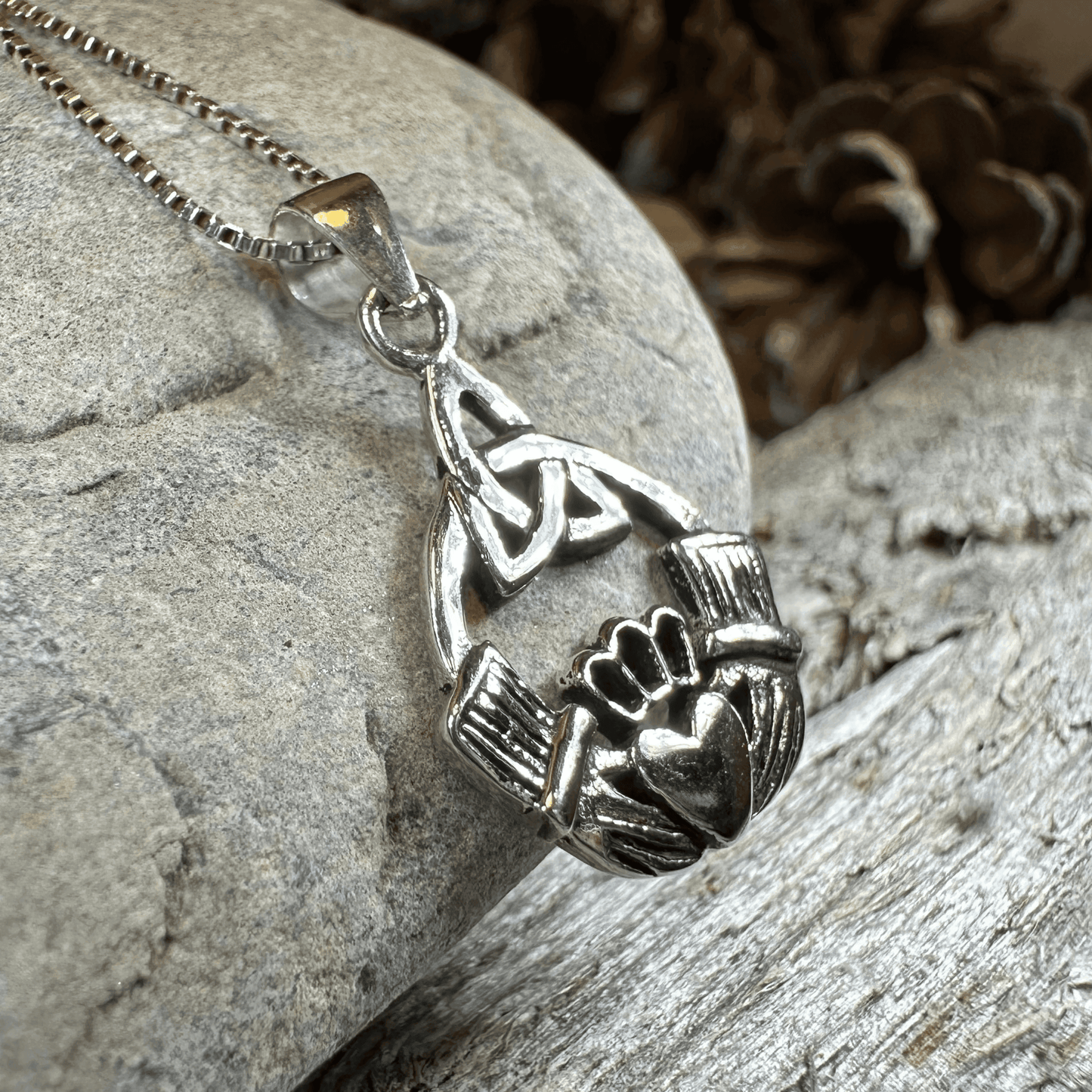 Ireland Claddagh Necklace - 18