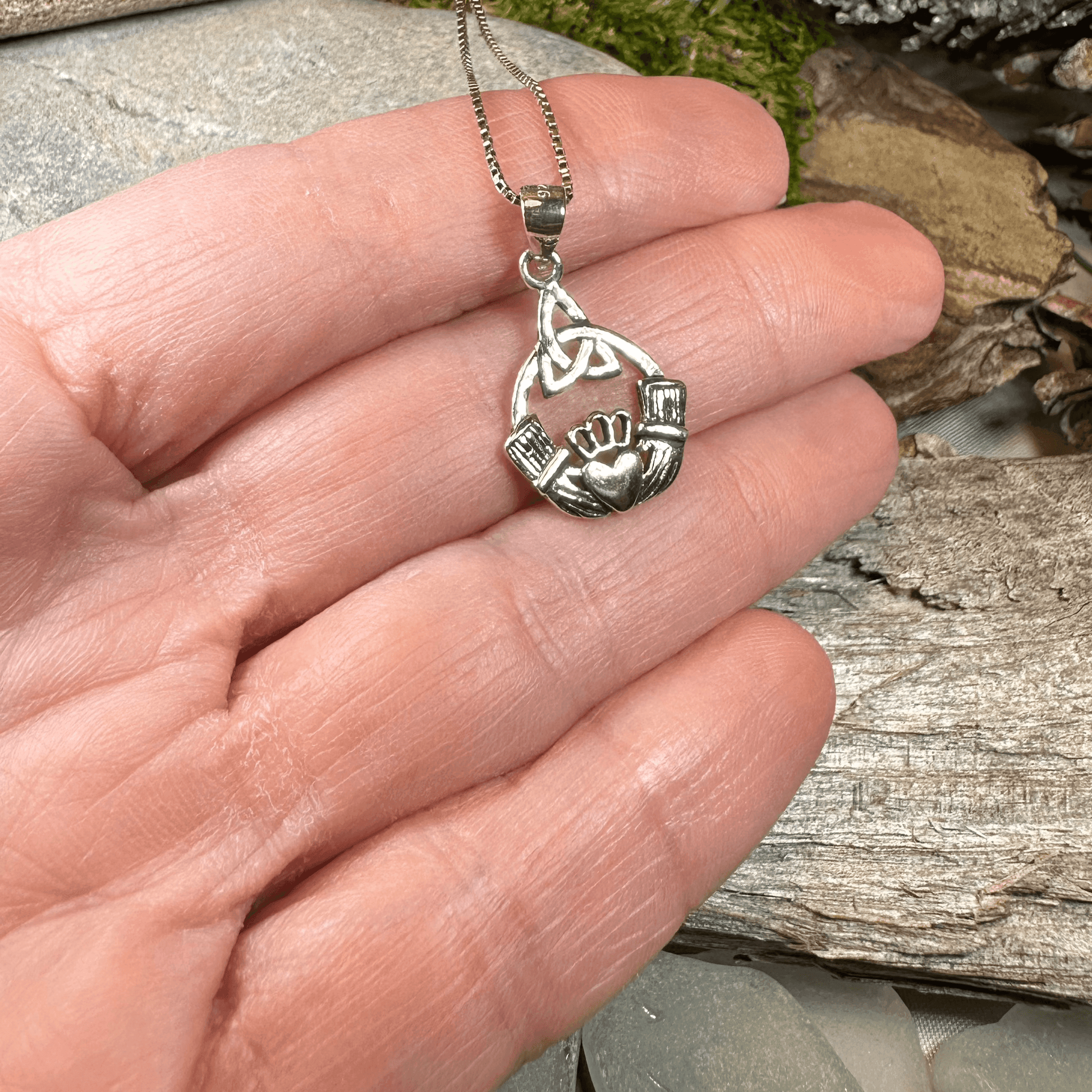 Ireland Claddagh Necklace - 18