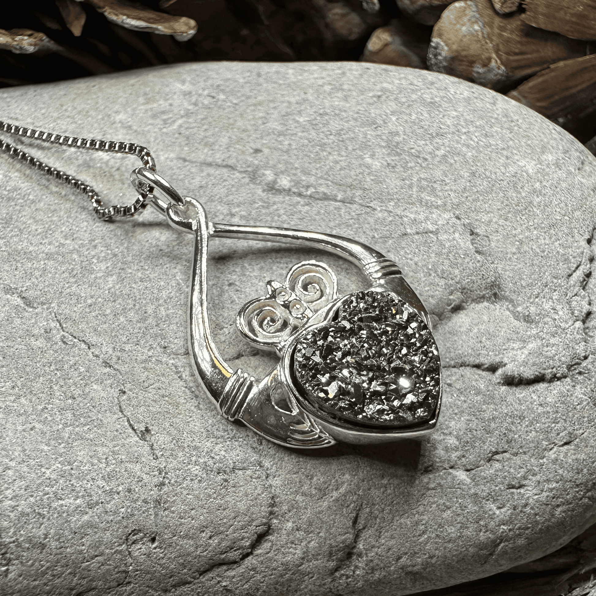 Juliet Claddagh Necklace - Silver / 18