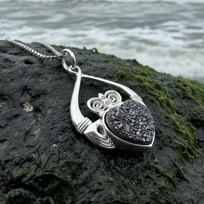 Juliet Claddagh Necklace
