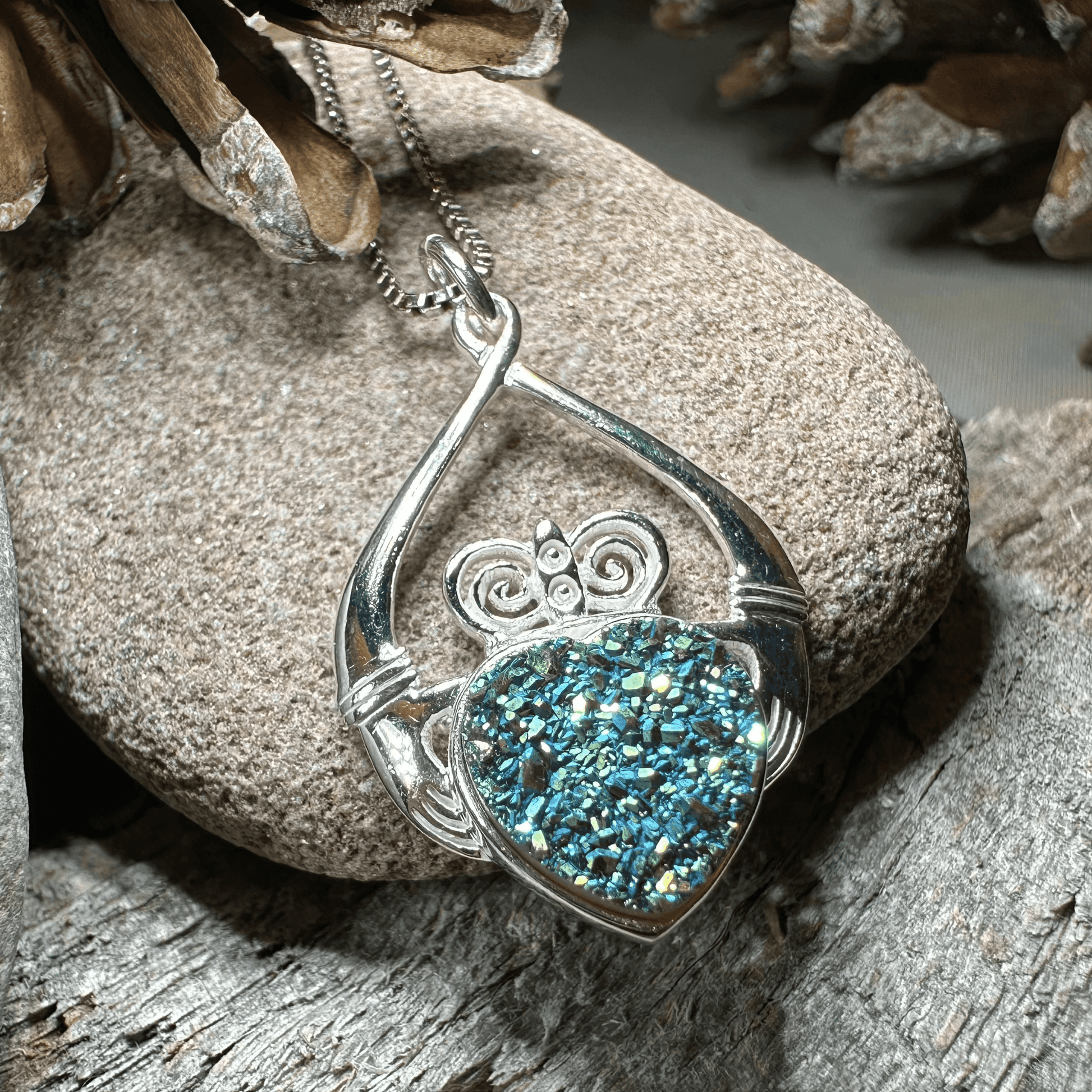 Juliet Claddagh Necklace - Silver / 18