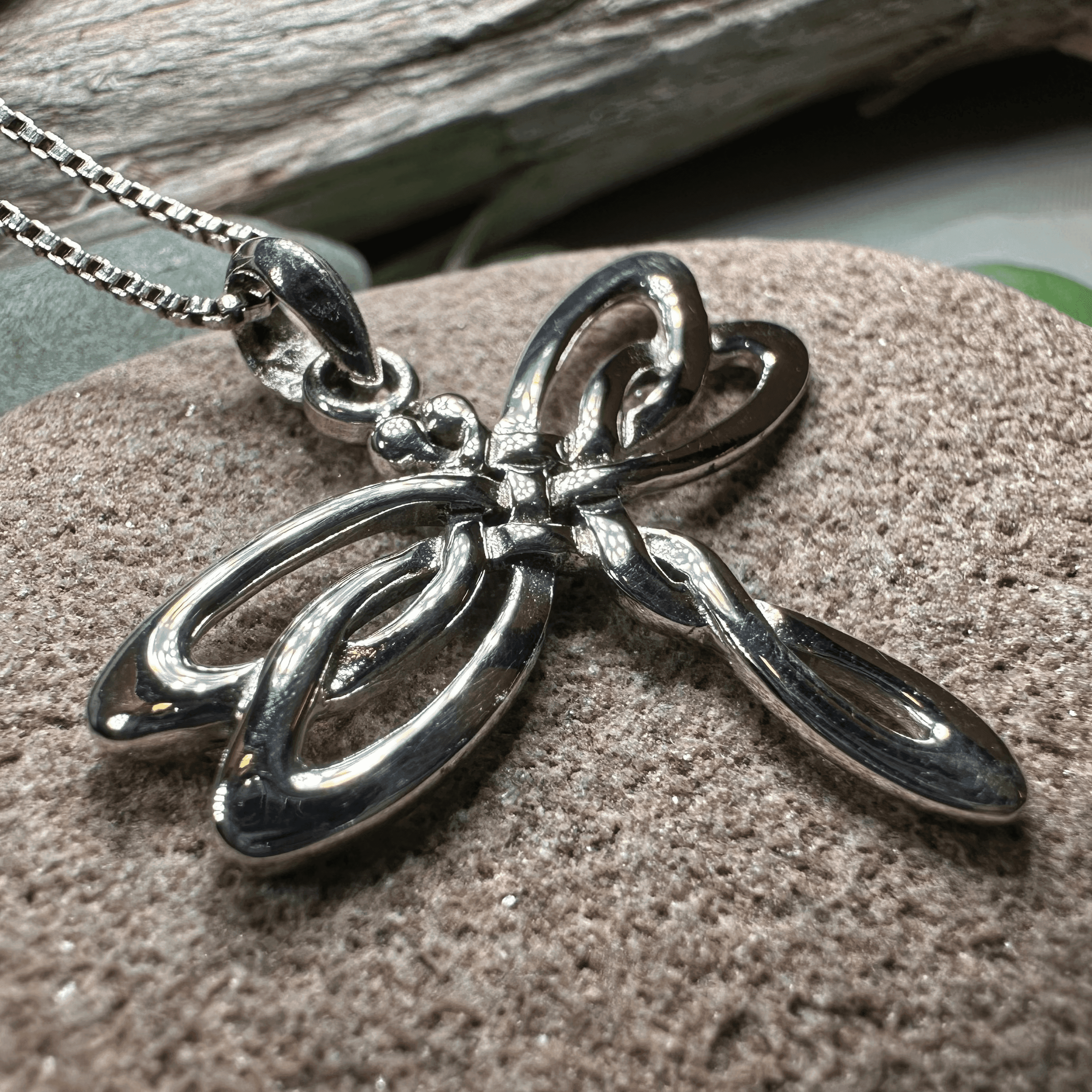 Joy Dragonfly Necklace - 18