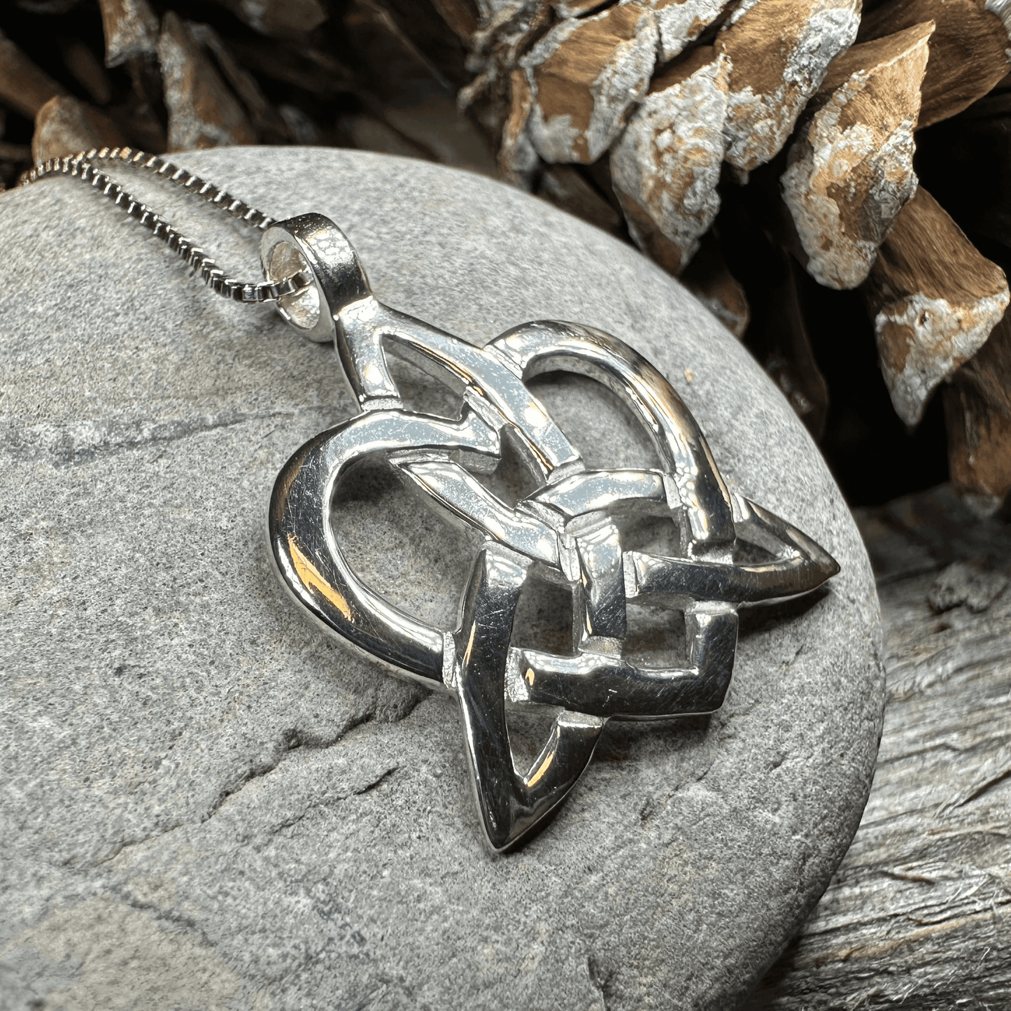 Trinity Love Knot Necklace - 18
