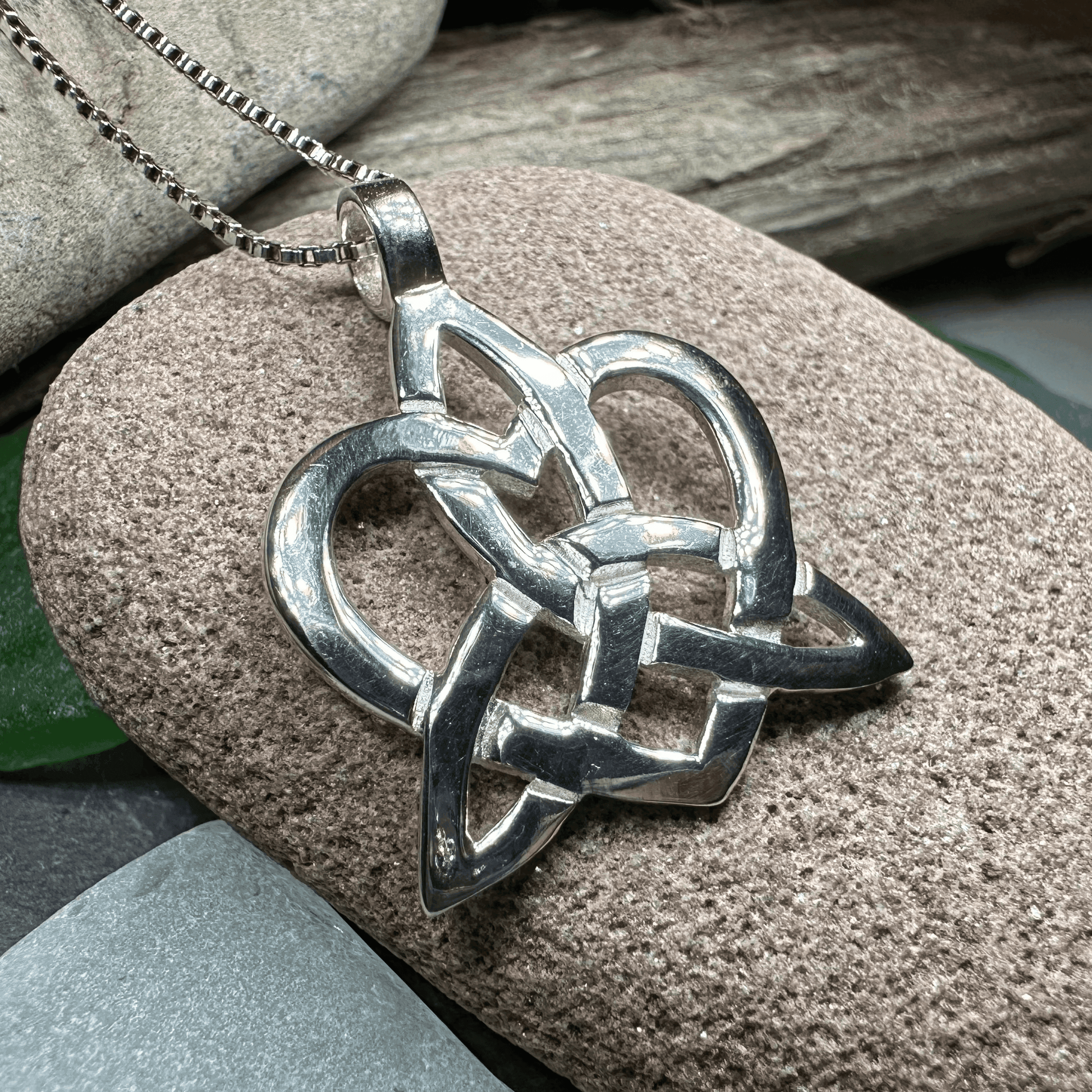 Trinity Love Knot Necklace - 18