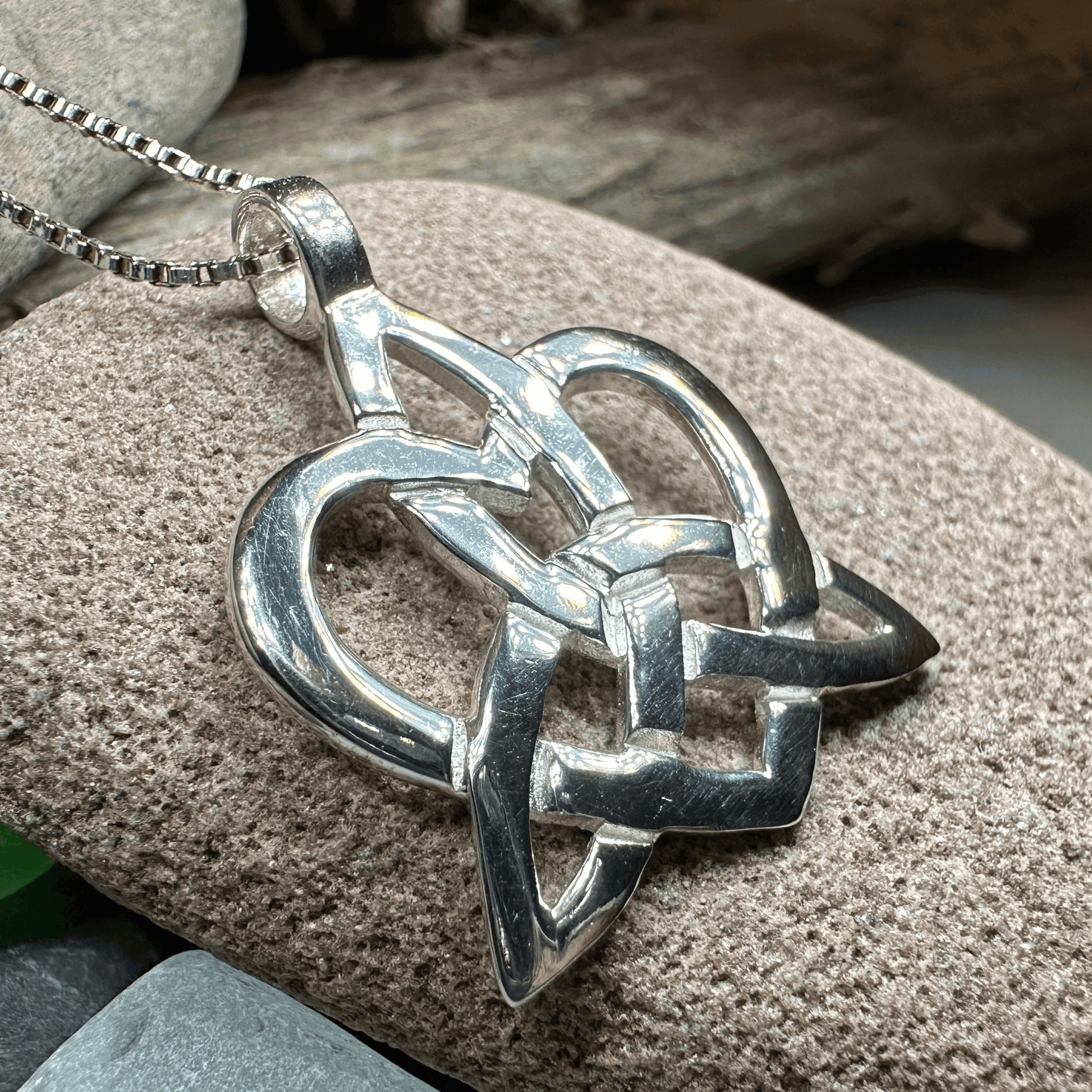 Trinity Love Knot Necklace - 18