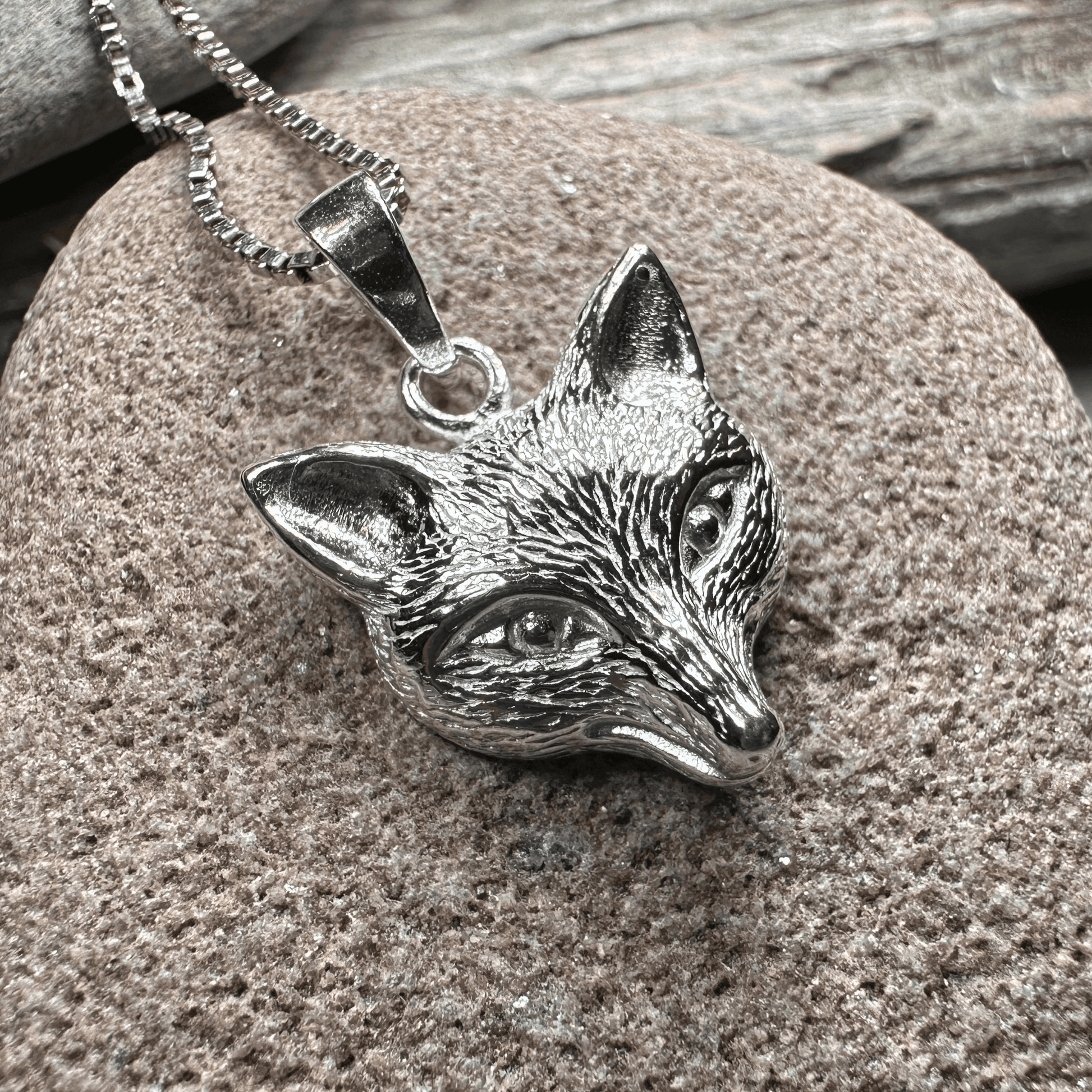 Fiona Fox Necklace - 18
