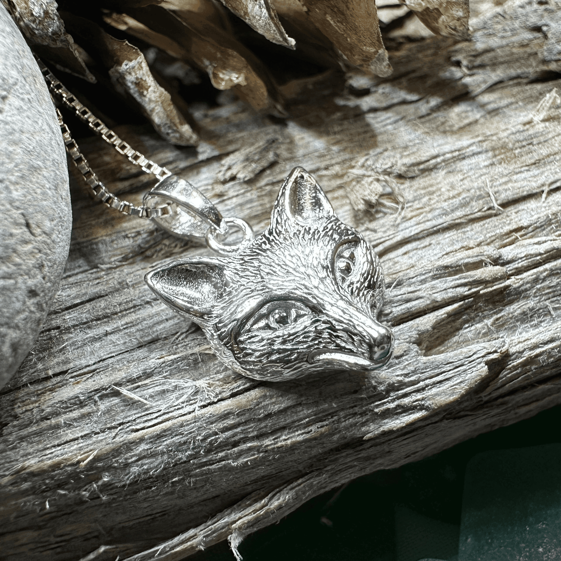 Fiona Fox Necklace - 18